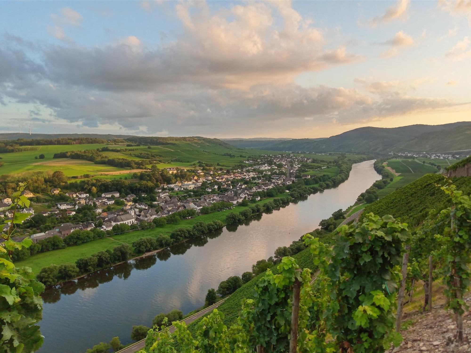 Das Rote Ferienhaus Terlinden Lieser Bagian luar foto